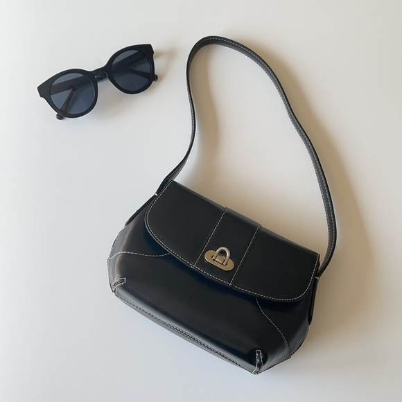 Liz Claiborne Handbags - Vintage LIZ CLAIBORNE Black Mini Bag!